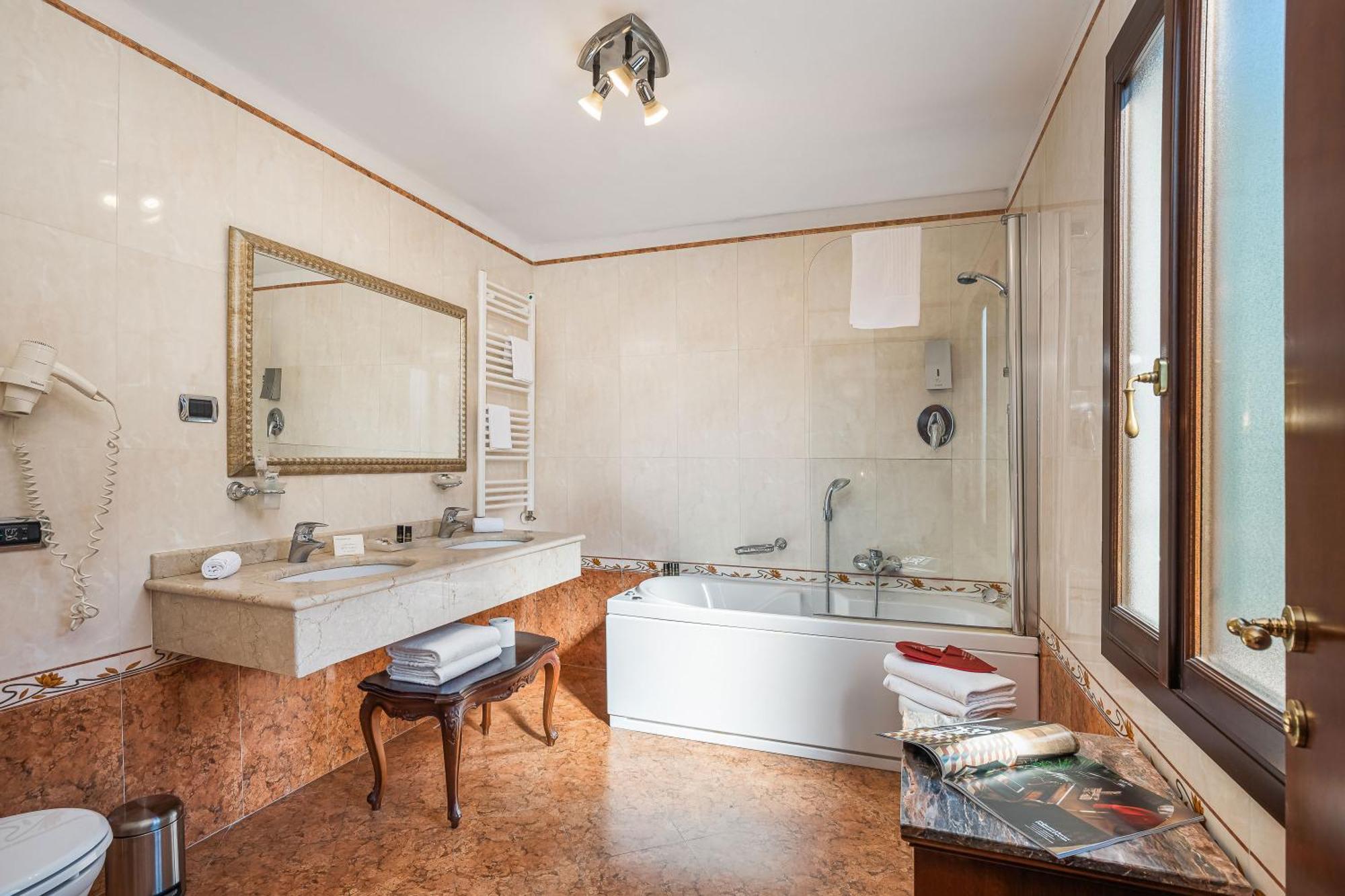 Ca' Alvise Hotel 4*